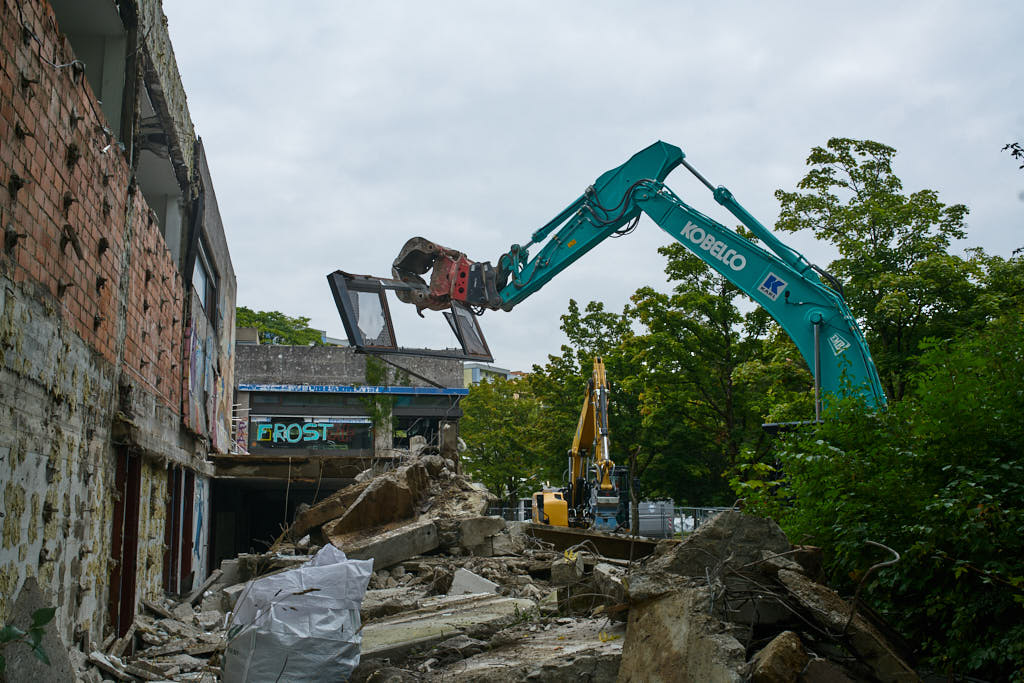 21.09.2021 - Die Abrissarbeiten haben begonnen