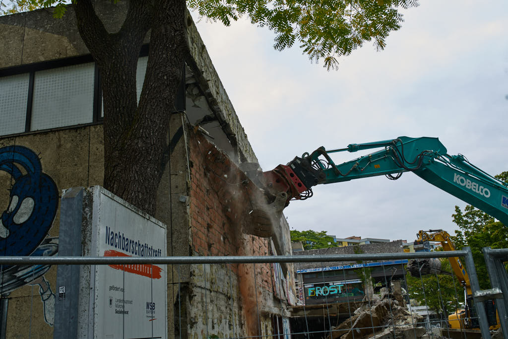21.09.2021 - Die Abrissarbeiten haben begonnen