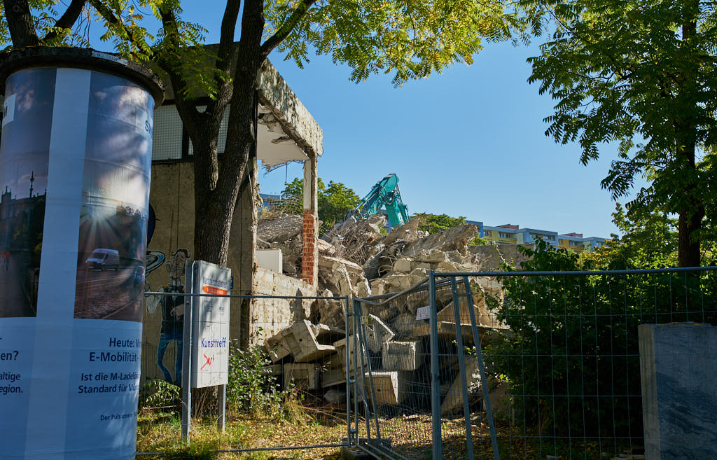 23.09.2021 - Abrissbegin des Quiddezentrums in Neuperlach