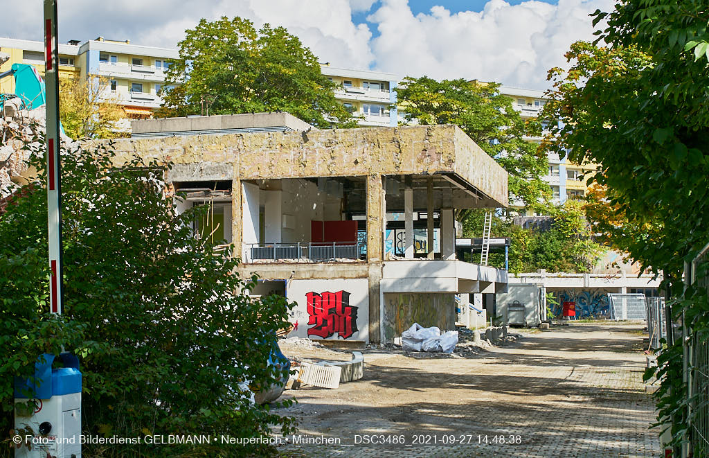 27.092021 - Abrissarbeiten am Quiddetentrum in Neuperlach