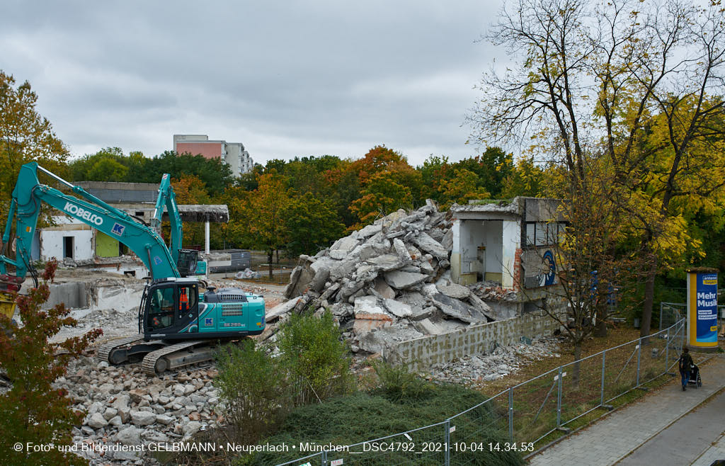 04.10.2021 - Abrissarbeiten am Quiddezentrum in Neuperlach