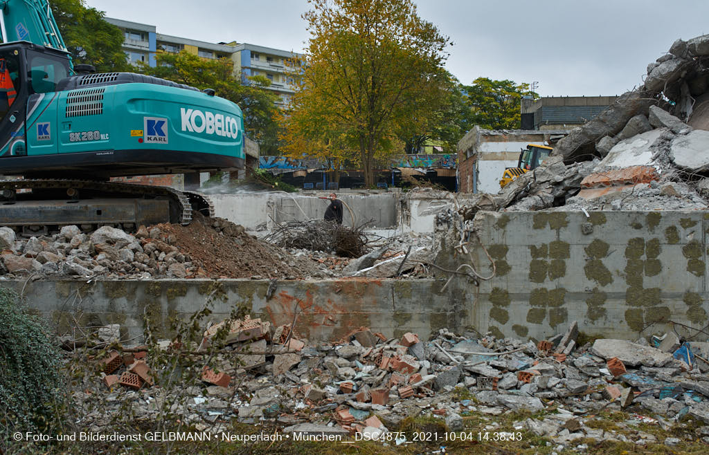 04.10.2021 - Abrissarbeiten am Quiddezentrum in Neuperlach