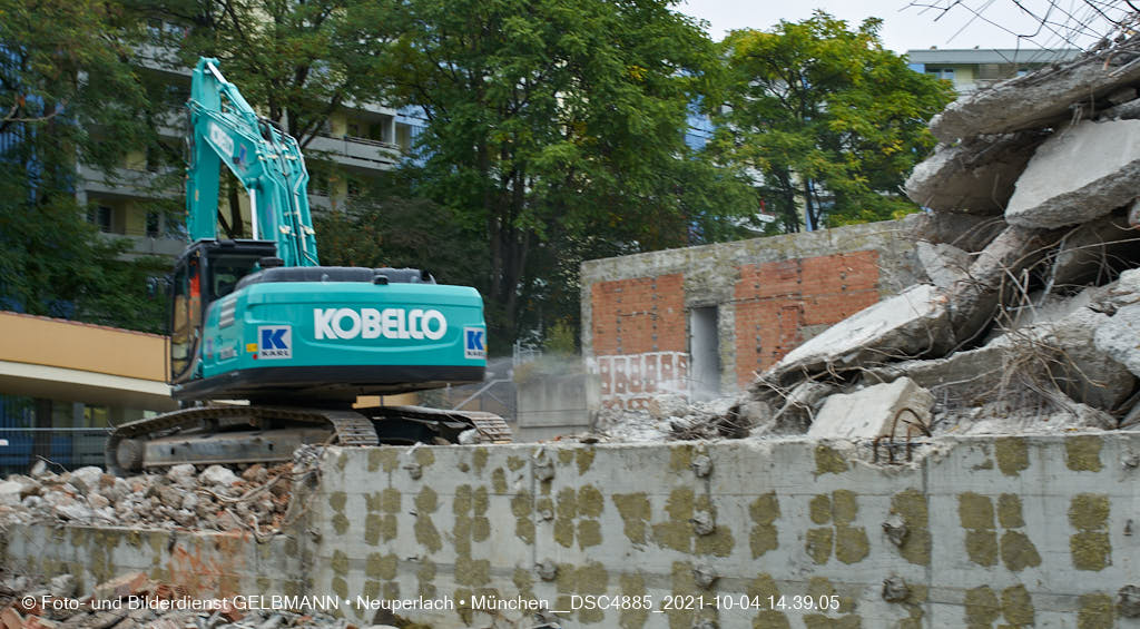 04.10.2021 - Abrissarbeiten am Quiddezentrum in Neuperlach