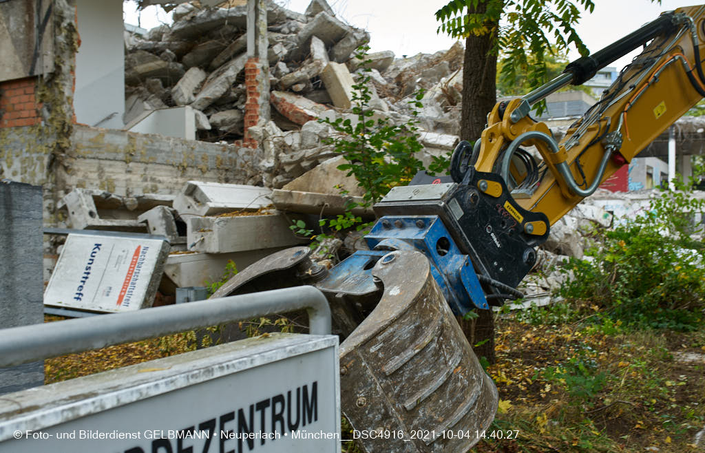 04.10.2021 - Abrissarbeiten am Quiddezentrum in Neuperlach