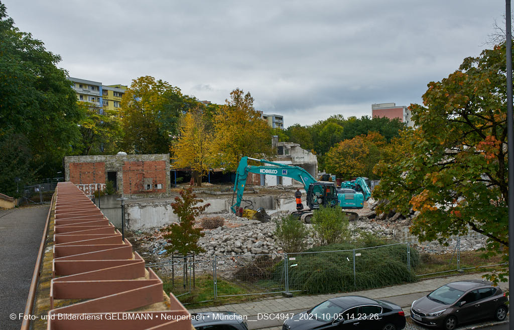 05.10.2021 - Abrissarbeiten am Quiddezentrum in Neuperlach