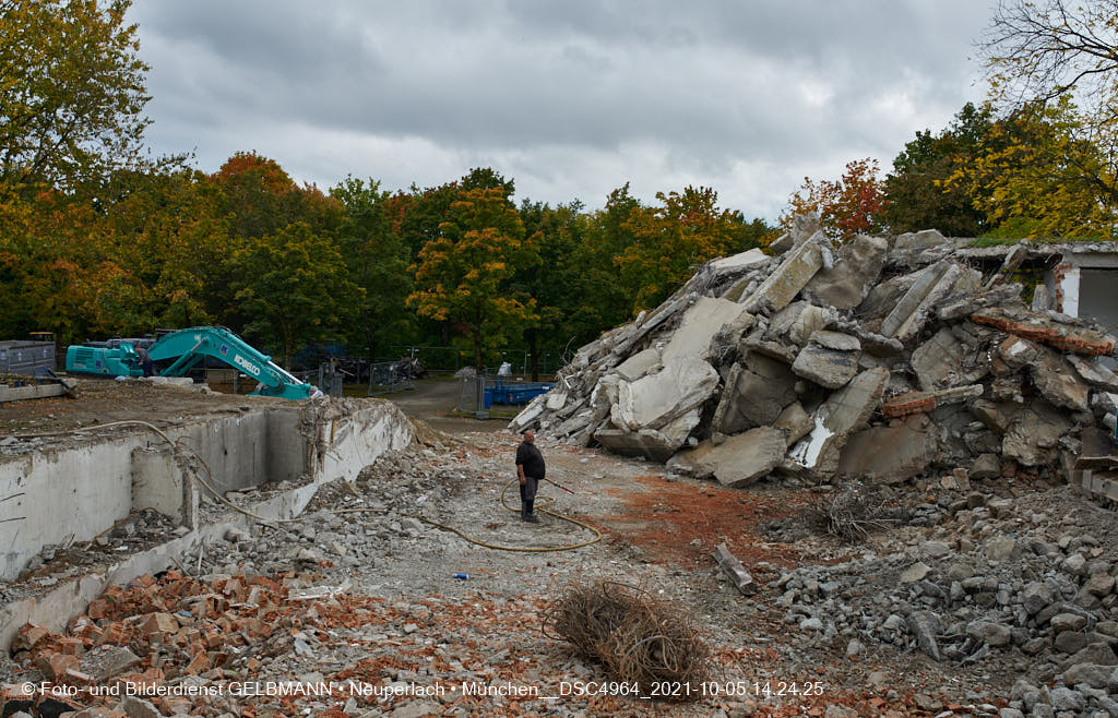 05.10.2021 - Abrissarbeiten am Quiddezentrum in Neuperlach