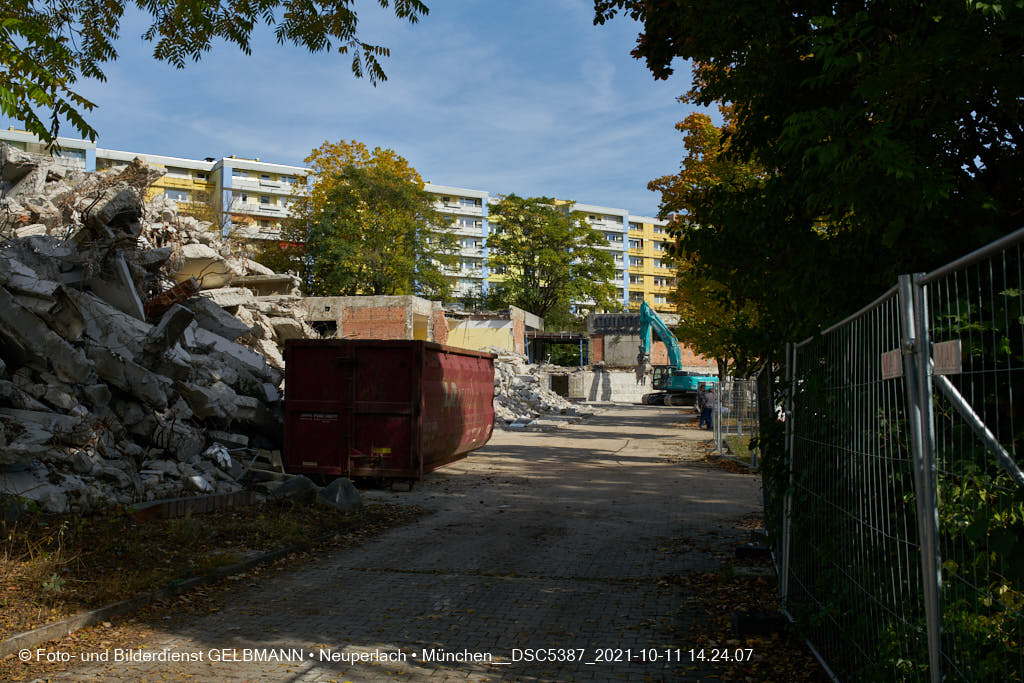 11.10.2021 - Abrissarbeiten am Quiddetentrum in Neuperlach