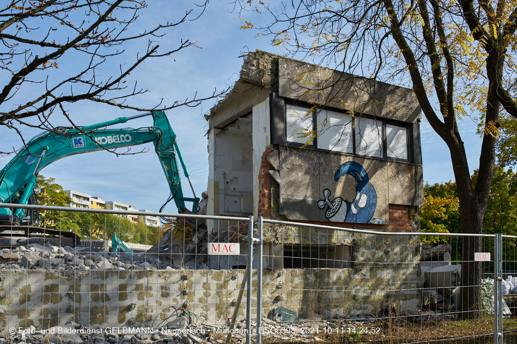 11.10.2021 - Abrissarbeiten am Quiddetentrum in Neuperlach
