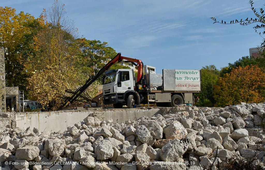11.10.2021 - Abrissarbeiten am Quiddetentrum in Neuperlach