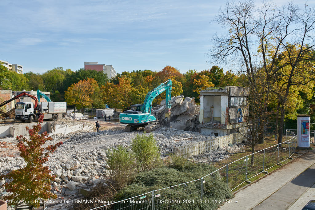 11.10.2021 - Abrissarbeiten am Quiddetentrum in Neuperlach