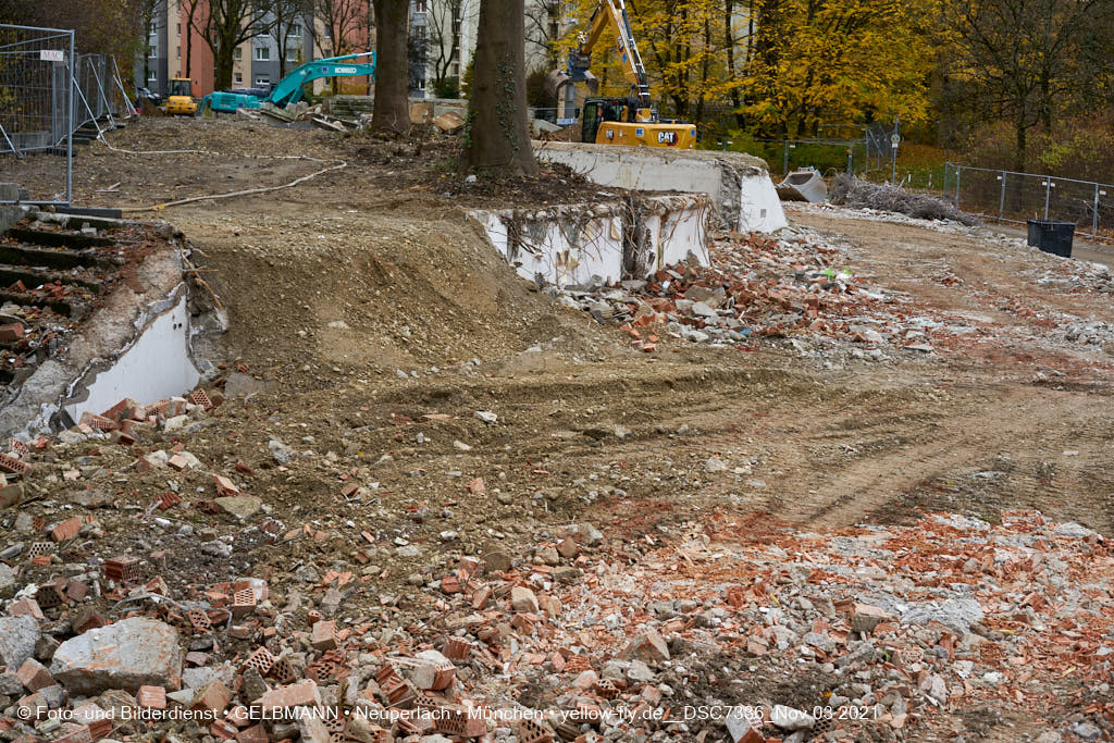 03.11.2021 - Abriss vom Quiddezentrum in Neuperlach