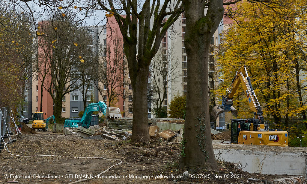 03.11.2021 - Abriss vom Quiddezentrum in Neuperlach