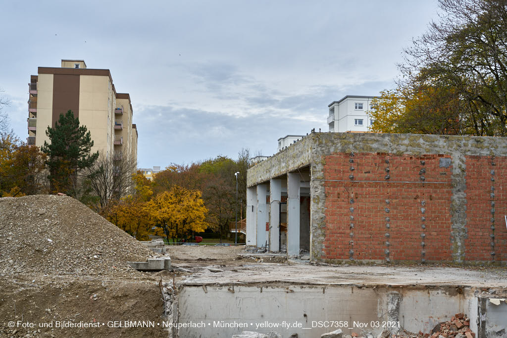 03.11.2021 - Abriss vom Quiddezentrum in Neuperlach