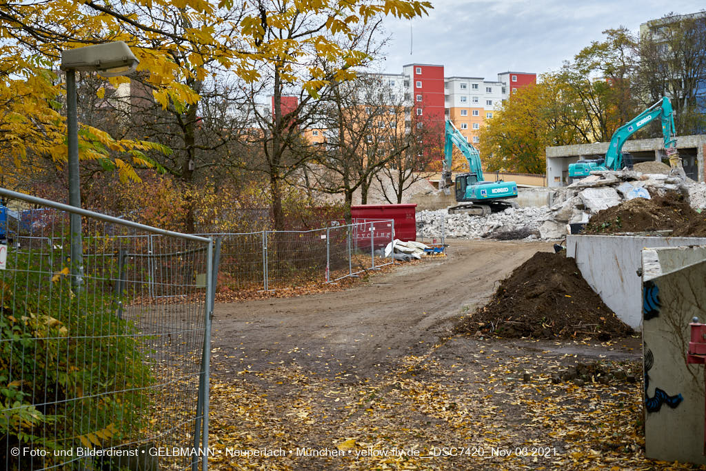 03.11.2021 - Abriss vom Quiddezentrum in Neuperlach