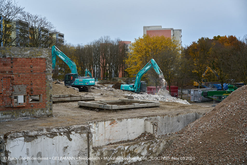 03.11.2021 - Abriss vom Quiddezentrum in Neuperlach