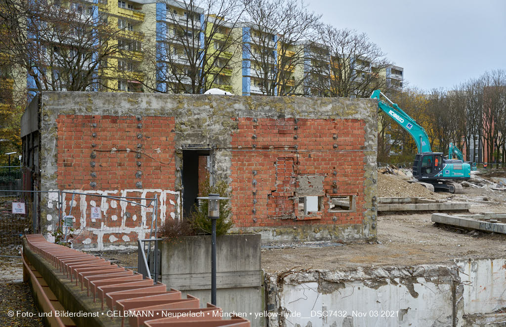03.11.2021 - Abriss vom Quiddezentrum in Neuperlach