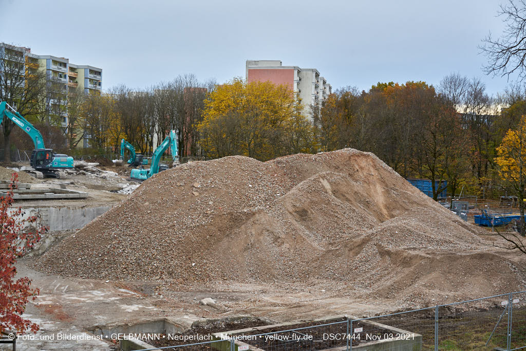03.11.2021 - Abriss vom Quiddezentrum in Neuperlach