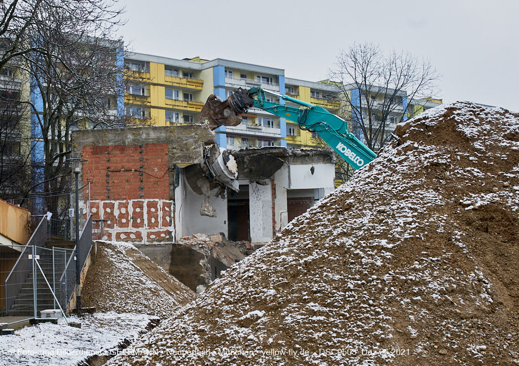 06.12.2021 -Abriss des letzten Hauses im Quiddezentrum in Neuperlach