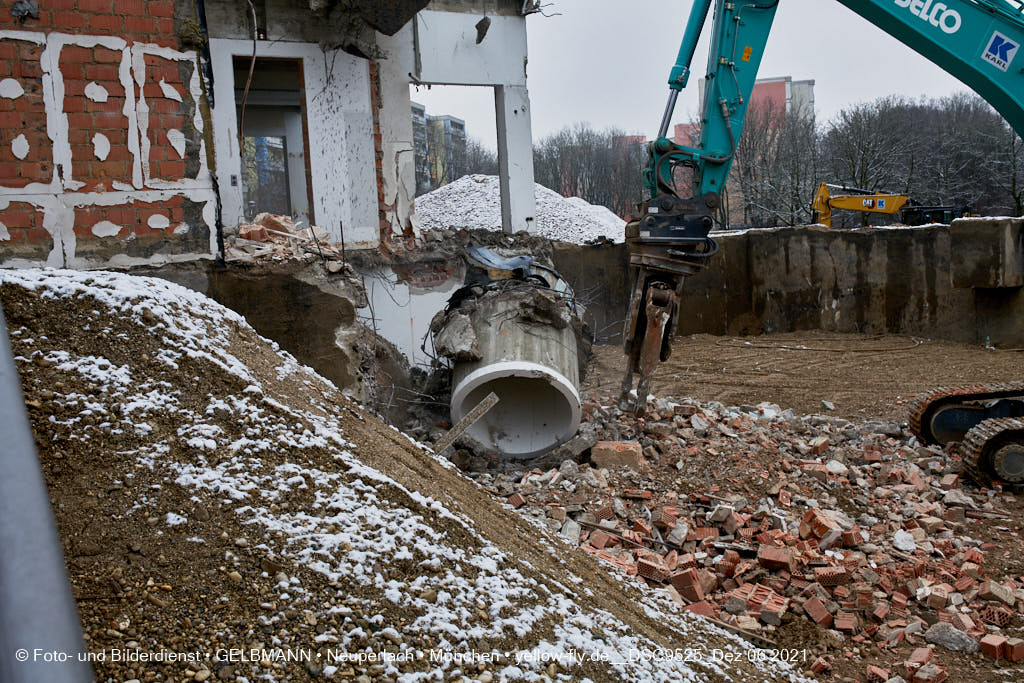06.12.2021 -Abriss des letzten Hauses im Quiddezentrum in Neuperlach