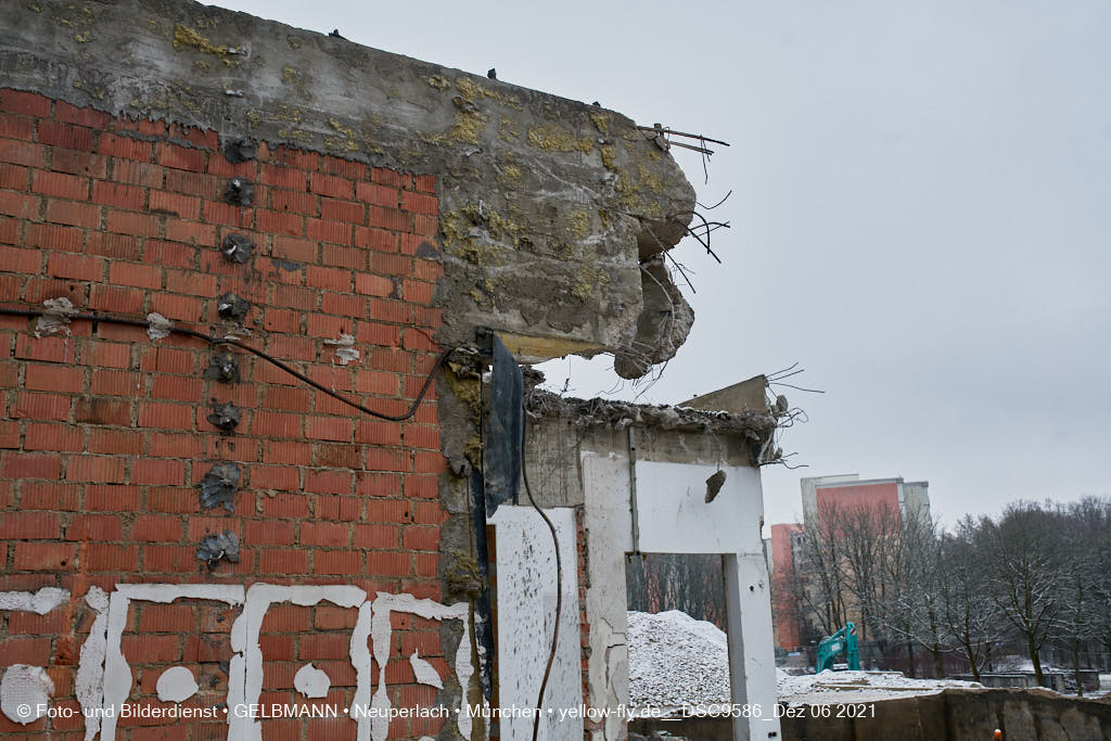 06.12.2021 -Abriss des letzten Hauses im Quiddezentrum in Neuperlach