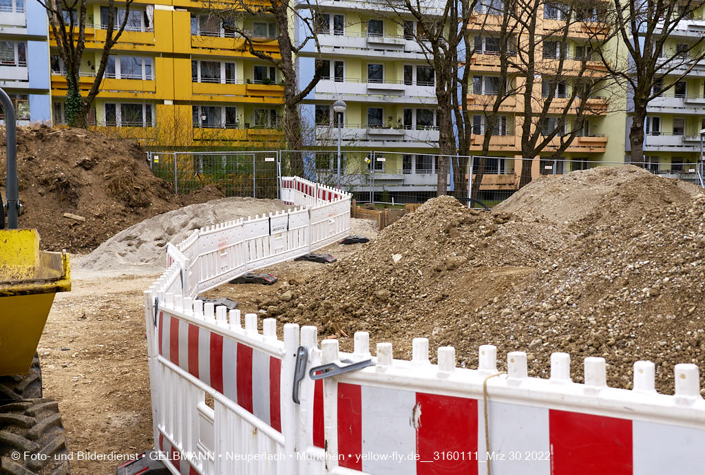 30.03.2022 - Abriss-Baustelle Quiddezentrum in Neuperlach