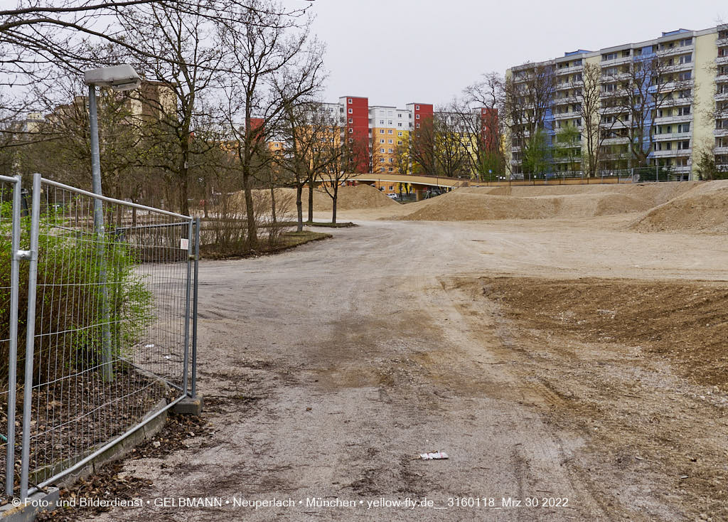 30.03.2022 - Abriss-Baustelle Quiddezentrum in Neuperlach